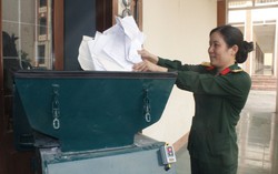 Nữ thượng úy chế tạo thành công máy hủy giấy đa năng