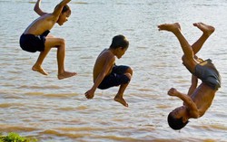 Bảo vệ trẻ trong 'mùa' đuối nước