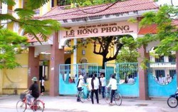 Chỉ kịp chịu tang mẹ nửa ngày, nữ sinh nuốt nước mắt vào phòng thi