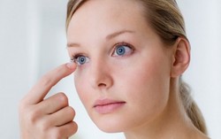 6 sai lầm nghiêm trọng ai cũng mắc khi đeo kính áp tròng