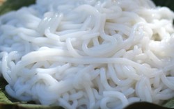 Con thường xuyên đau bụng, nội soi mới biết sợi bún ăn từ sáng đến chiều chưa tiêu