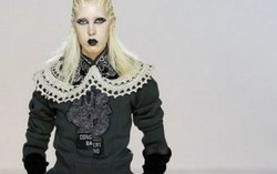 Lady Gaga lần đầu làm người mẫu 