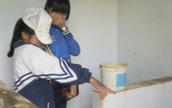 Nhà vệ sinh trường học và nỗi niềm của mẹ khi con gái vào năm học mới