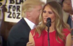 Bà Trump lại bị soi