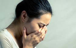 Bênh cháu nội, bố chồng dạy bảo con dâu bằng nắm đấm