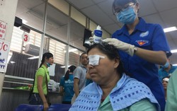 Cắt tóc, gội đầu miễn phí cho bệnh nhân trong "Chủ nhật yêu thương"