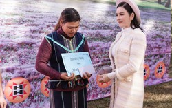 Lý Nhã Kỳ tặng quà cho người dân khắc phục hậu quả sau bão tại Lâm Đồng