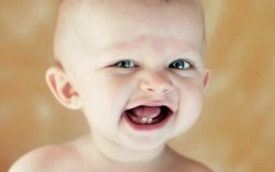 Những điều bố mẹ cần biết khi trẻ mọc răng