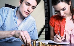 Vợ làm ‘tay hòm chìa khóa’ có lợi cho gia đình