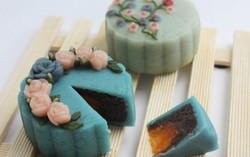 Độc đáo bánh trung thu hoa nhân đậu đỏ