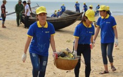 Thừa Thiên-Huế hỗ trợ người dân ảnh hưởng bởi cá chết bất thường