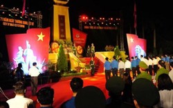Gần 1.000 đoàn viên dâng hương tri ân các anh hùng liệt sỹ ở nghĩa trang Mai Dịch