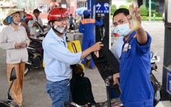 Giá xăng giữ nguyên, giá dầu tăng 500 đồng/lít