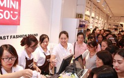 Hà Nội đang có cơn lốc giảm giá tại các trung tâm mua sắm 