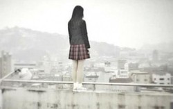 Khi có dấu hiệu này là trẻ muốn tự tử