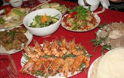 Ăn cỗ cưới, 50 người bị ngộ độc đi cấp cứu 