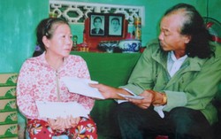 Thầy thuốc gom tiền lẻ giúp người nghèo