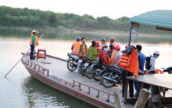 Nghệ An: Những chuyến đò miễn phí đưa thí sinh đến điểm thi 