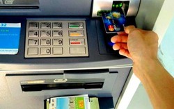Ngân hàng Nhà nước yêu cầu dừng tăng phí rút tiền nội mạng ATM