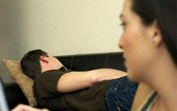 Sảy thai bị chồng vô tâm bỏ đói