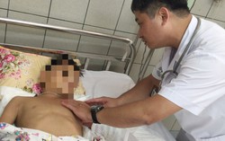 Bé 10 tuổi nguy kịch vì đắp lá thuốc trị rắn hổ mang cắn