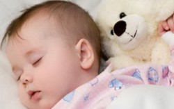 Không muốn con lùn và nóng nảy đừng để bé ngủ muộn
