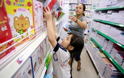 Mua sắm cho năm học mới: Giá bình ổn, nhiều khuyến mãi