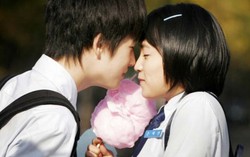 Mẹ sững sờ khi biết con học lớp 7 trường chuyên 'đóng phim sex' với bạn cùng lớp