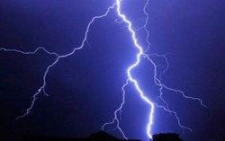 Những cách phòng tránh sét và sơ cứu khi bị sét đánh