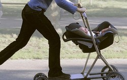 Tuyển tập những kiểu trông con sáng tạo bá đạo của các bố