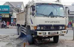 Một phụ nữ đi xe đạp bị xe ben cán tử vong