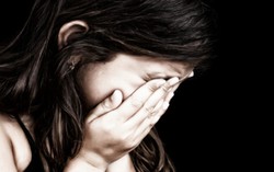 Hậu quả khó lường từ việc thay đồ trước mặt con