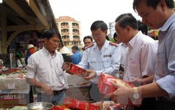 Hơn 46 tỷ đồng phạt 12 nghìn cơ sở vi phạm về an toàn thực phẩm