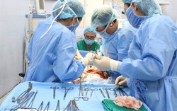 Hải Phòng: Cắt khối u xơ tử cung to như thai nhi 8 tháng tuổi