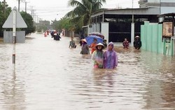Ninh Thuận khẩn trương di dời dân vùng ngập lụt đến nơi an toàn