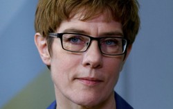 Chân dung nữ thủ hiến được chính bà Merkel lựa chọn kế nhiệm