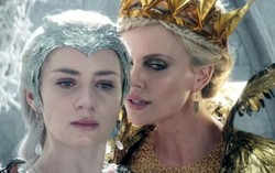 Charlize Theron mặc áo nạm vàng nặng 23kg nhập vai nữ hoàng độc ác