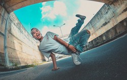 Chàng trai Việt dạy hip hop cho trẻ nghèo khắp Đông Nam Á