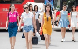 18 thí sinh dự thi Hoa hậu khoe streetstyle ở sân bay Cát Bi