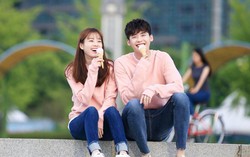 Mẹ lo sốt vó con trai lớp 10 bị bạn gái 'tấn công' dồn dập