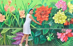 Bích họa ‘Hà Nội bốn mùa hoa’ dài hơn 40m trên đường đê