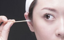 Hệ lụy nguy hiểm khi dùng bông ngoáy tai 
