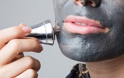 Phái đẹp sốt sình sịch với mặt nạ nam châm