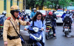 Mở đợt cao điểm xử lý vi phạm không đội mũ bảo hiểm khi lái xe máy