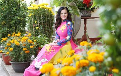 Hoa hậu Quý bà Kim Hồng rực rỡ sắc Xuân bên gia đình