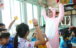 MC Nguyên Khang đóng heo hồng tổ chức Tết cho bệnh nhi ung thư