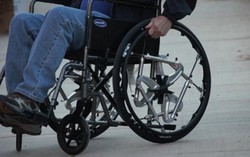 Bánh xe đàn hồi có thể lên xuống các bậc thang dễ dàng