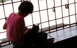 Bà ngoại cháu bé bị cha và ông nội xâm hại: 'Tôi sẽ nuôi cháu'