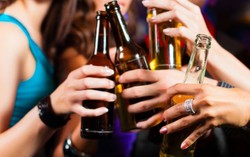 5 năm, tỉ lệ nữ giới uống rượu bia ở Việt Nam tăng gấp đôi