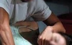 Mẹ vắng nhà, bé gái 7 tuổi bị cha dượng hờ dâm ô